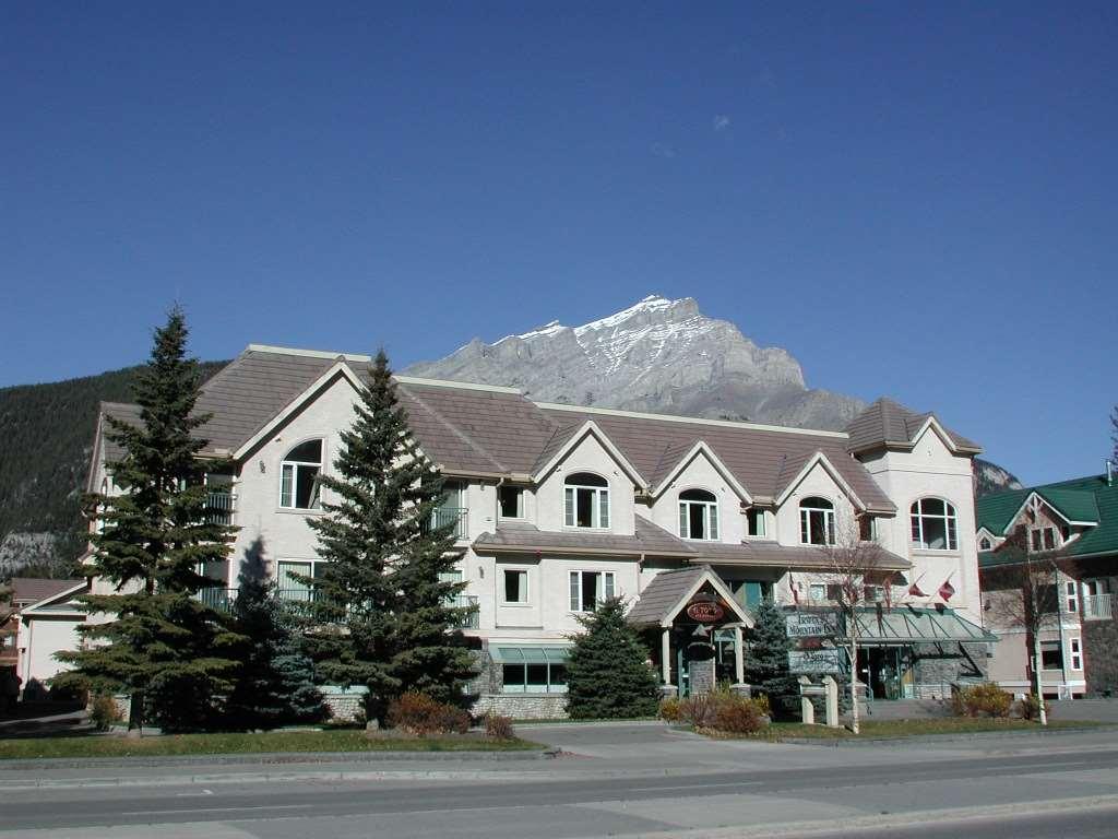 Irwin'S Mountain Inn Banff Exteriör bild